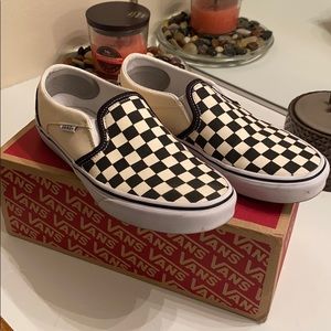 Check Black/White Vans size 8